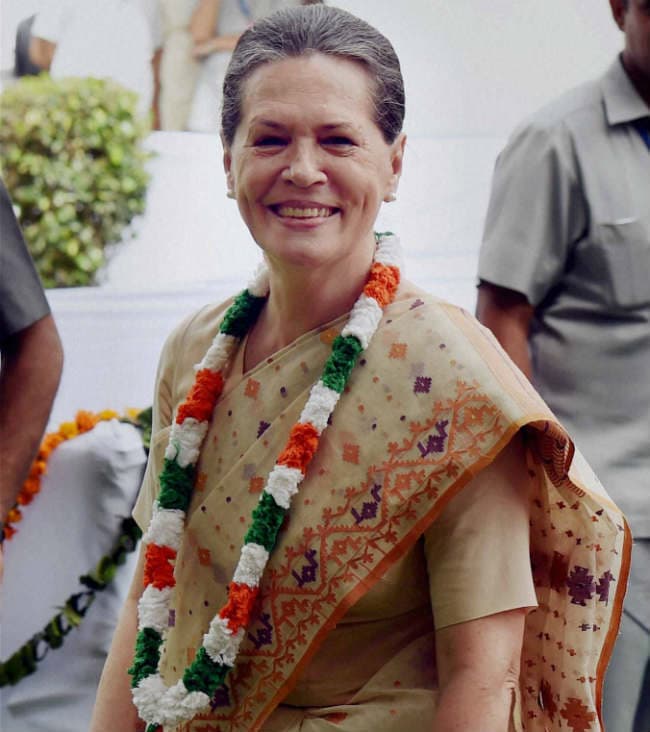 सोनिया के खिलाफ आपत्तिजनक टिप्पणी पर तेलंगाना सदन में हंगामा सोनिया के खिलाफ आपत्तिजनक टिप्पणी पर तेलंगाना सदन में हंगामा