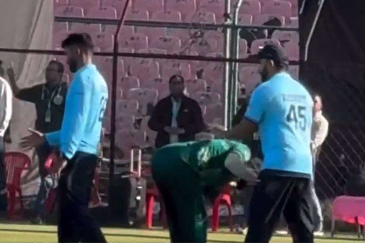 Viral Video: क्या VHT खिलाड़ी ने छुए थे रोहित शर्मा के पांव, अपनी आंखों से देखें पूरी सच्चाई