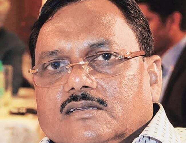 काम ना आई राजनीतिक पहुंच, यादव सिंह हुए निलबिंत