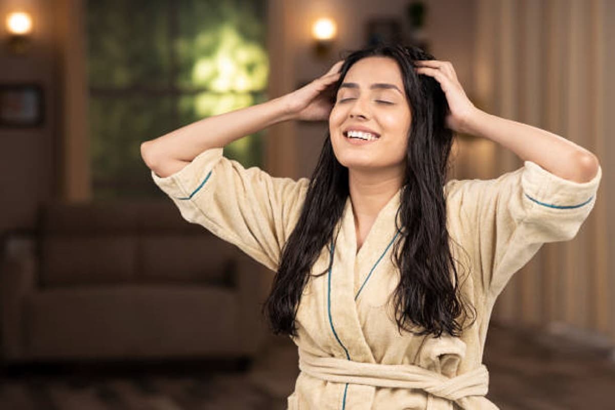 हफ्ते में इतनी बार लगाएं बालों में तेल, वरना बढ़ेगी हेयर फॉल की समस्या