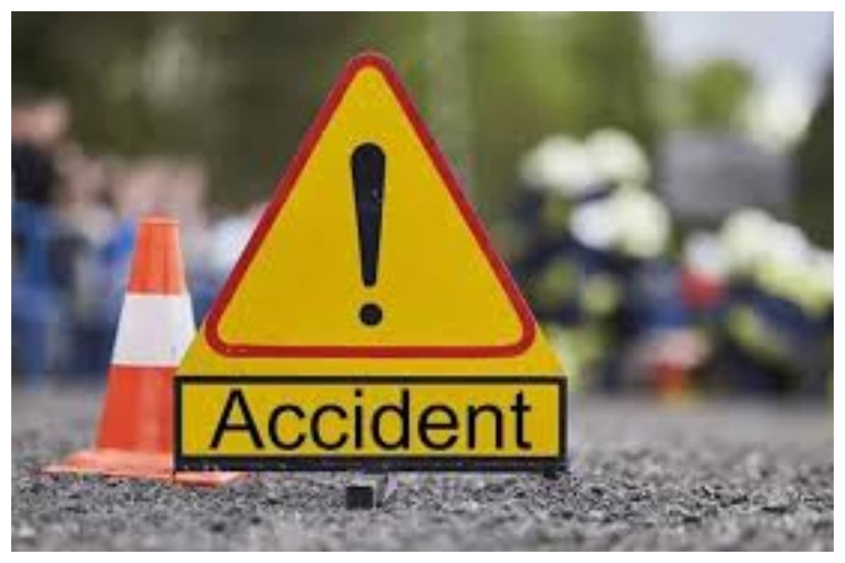 Student killed and another injured in pickup van accident in Madhuban Motihari Student killed and another injured in pickup van accident in Madhuban Motihari