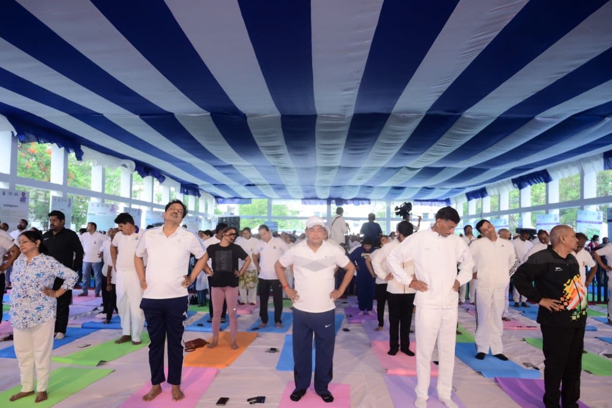रांची विश्वविद्यालय में योग दिवस समारोह का आयोजन, स्वास्थ्य मंत्री इरफान अंसारी और सांसद संजय सेठ हुए शामिल