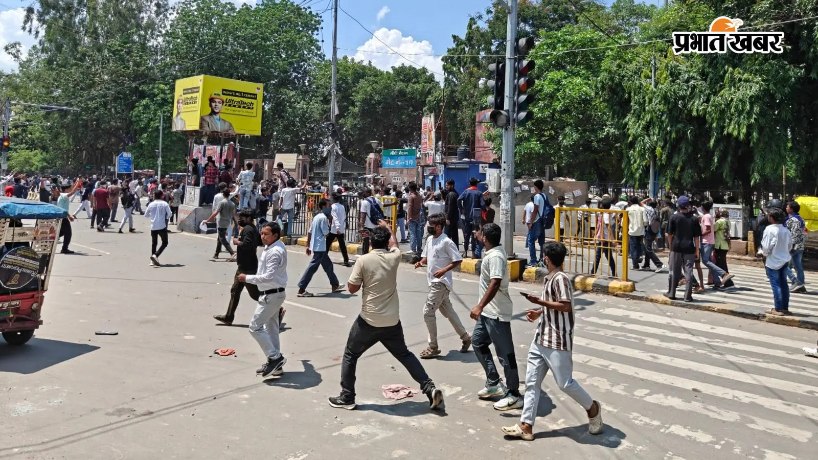 बिहार बंद : पटना में हाई अलर्ट, डाकबंगला चौराहे और गांधी मैदान के पास उग्र परदर्शन, भारी पुलिस बल तैनात, देखें पूरी विडिओ