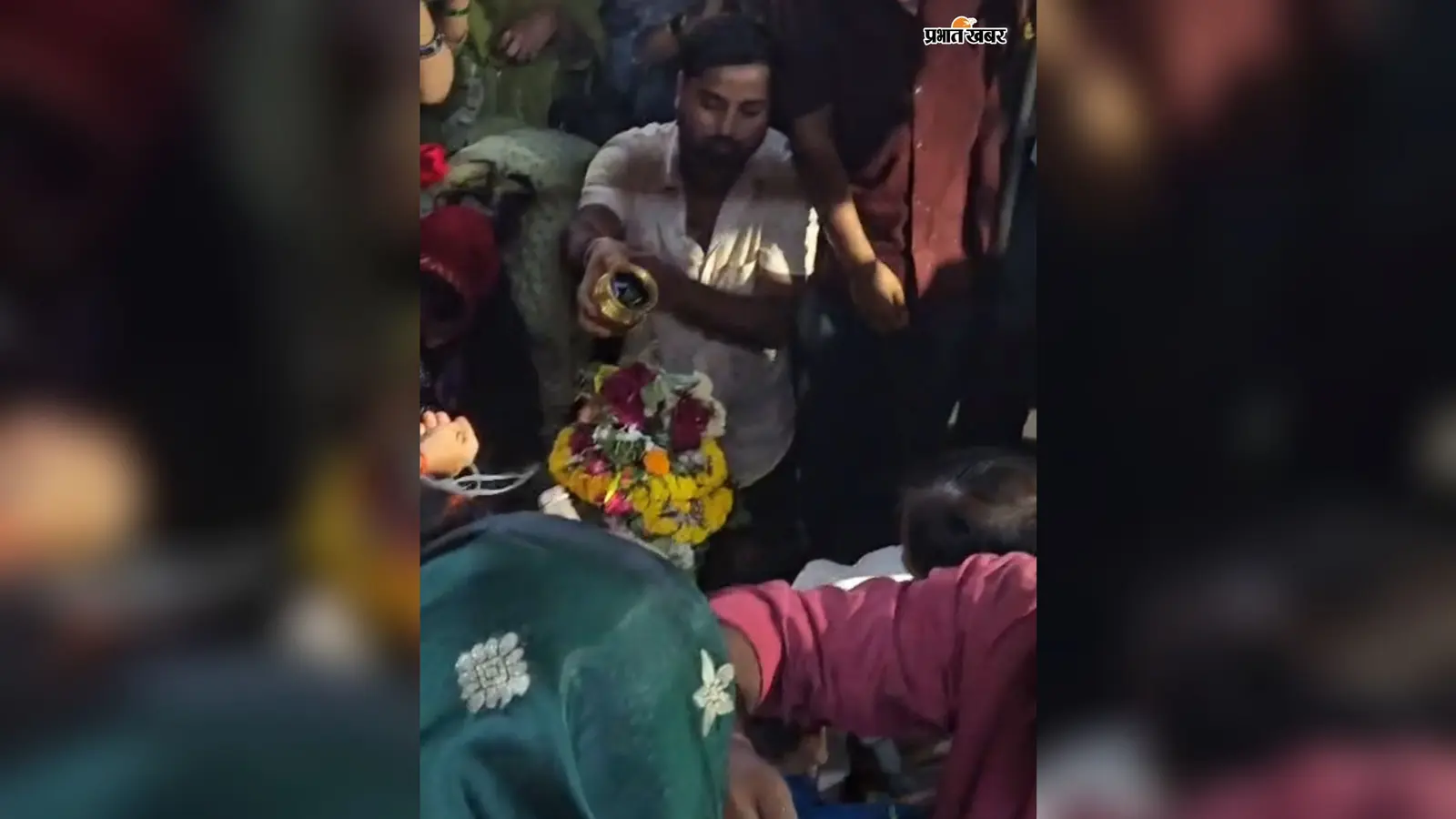 बेतिया में पहली सोमवारी पर शिवालयों में उमड़ा श्रद्धालुओं का सैलाब, भोलेनाथ का हुआ जलाभिषेक