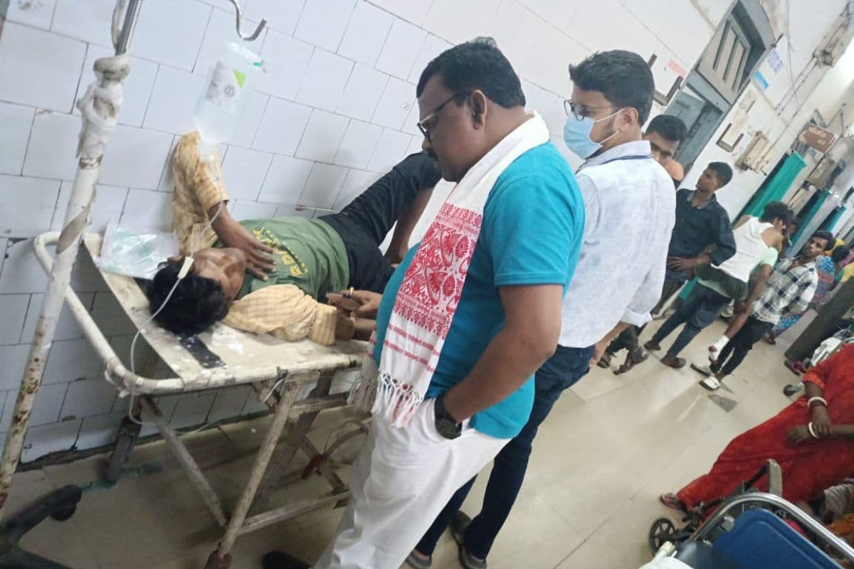 अस्पताल में भर्ती घायल युवक