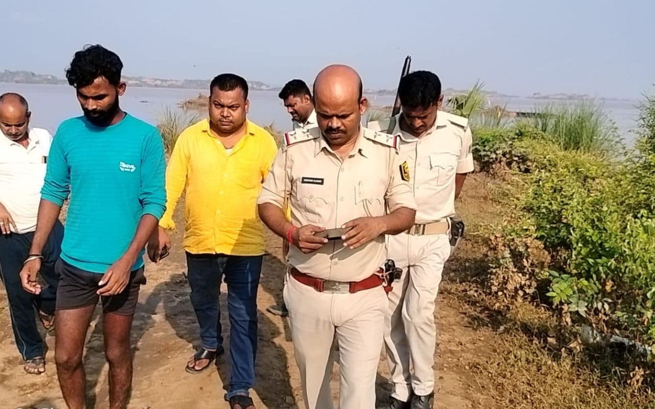 Bihar Crime: छह महीने पहले हुई थी शादी, इस कारण गोली मार कर दी हत्या, मचा कोहराम Bihar Crime: छह महीने पहले हुई थी शादी, इस कारण गोली मार कर दी हत्या, मचा कोहराम