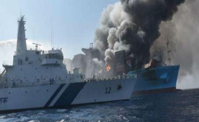 मर्चेंट शिप में आग लगने से चालक दल के एक सदस्य की मौत