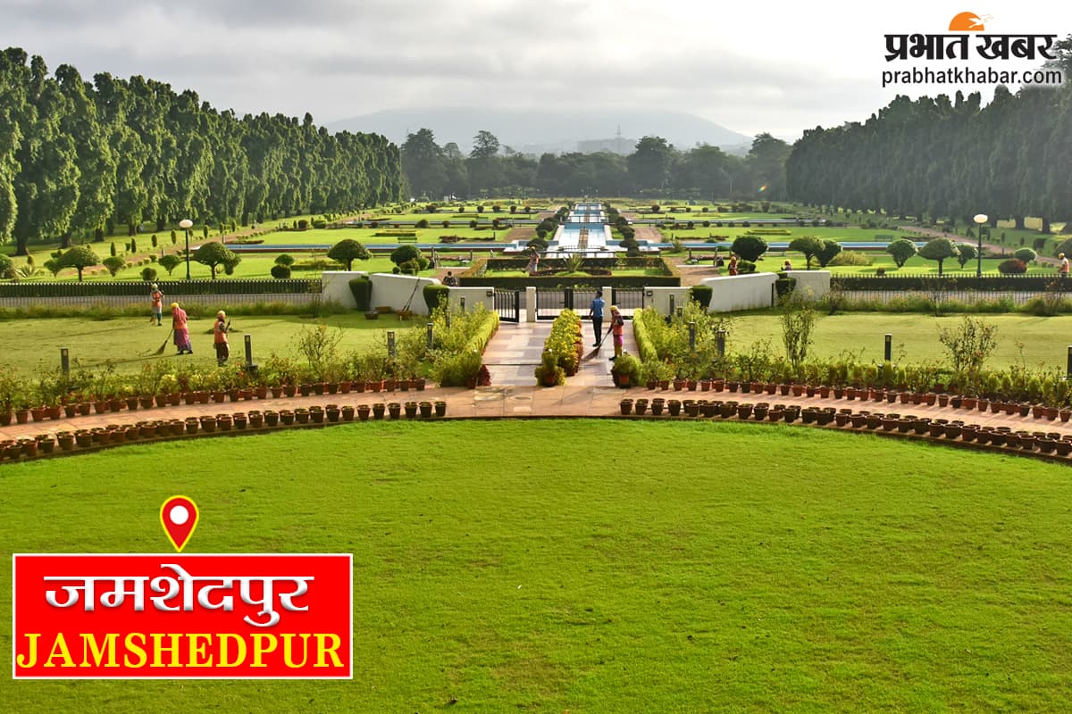 डिमना चौक पर आठ झोपड़ीनुमा दुकान में लगी आग