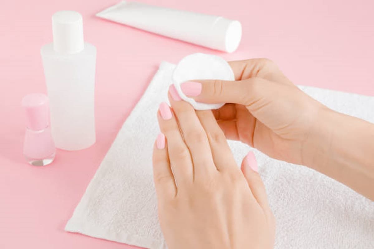 Nail Care: नाखूनों की चमक बढ़ाने के आसान उपाय