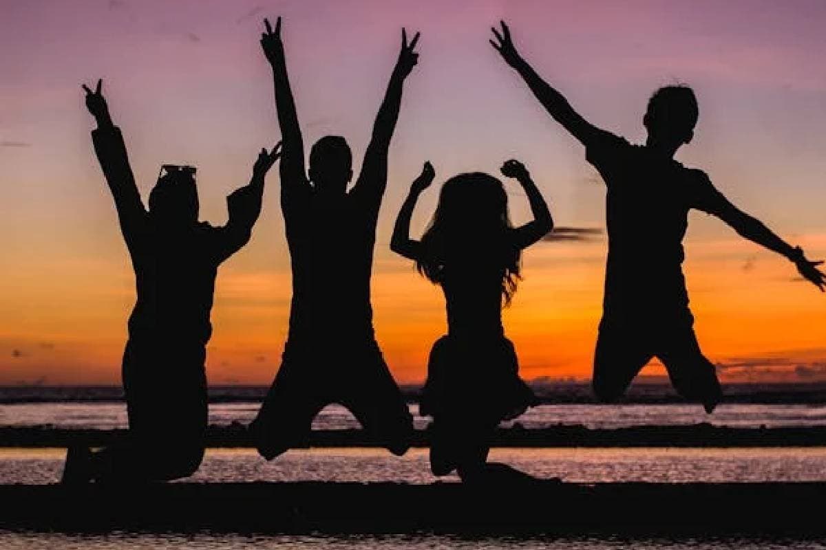 Friendship Day 2024: ऑफिस में फ्रेंडशिप डे मनाने के मजेदार आइडियाज