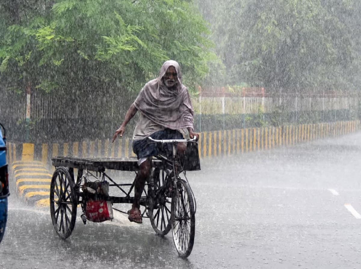 Bihar Weather: рджрдХреНрд╖рд┐рдг рдмрд┐рд╣рд╛рд░ рдореЗрдВ рдореМрд╕рдо рдХрд╛ рдСрд░реЗрдВрдЬ рдЕрд▓рд░реНрдЯ, рдкрдЯрдирд╛ рд╕рдореЗрдд 12 рдЬрд┐рд▓реЛрдВ рдореЗрдВ рднрд╛рд░реА рдмрд╛рд░рд┐рд╢ рдХреЗ рдЖрд╕рд╛рд░