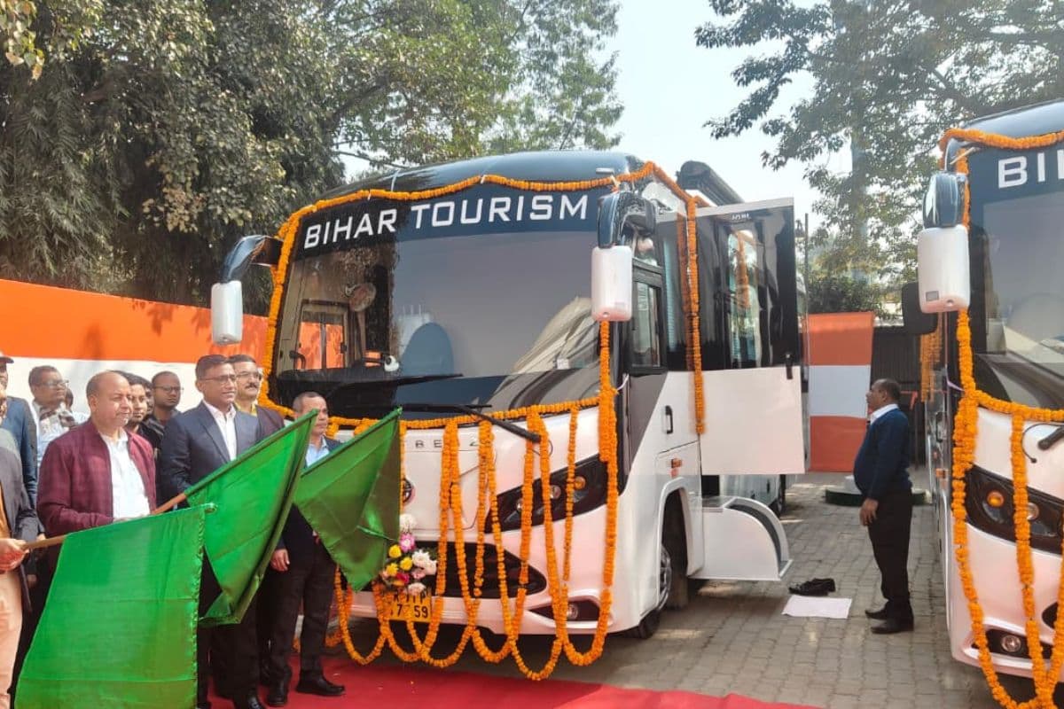 Bihar Tourism: अब बिहार घूमिए शाही अंदाज में, लॉन्च हुईं 2 करोड़ से ज्यादा की लग्जरी कैरावैन बसें, किराया महज इतना