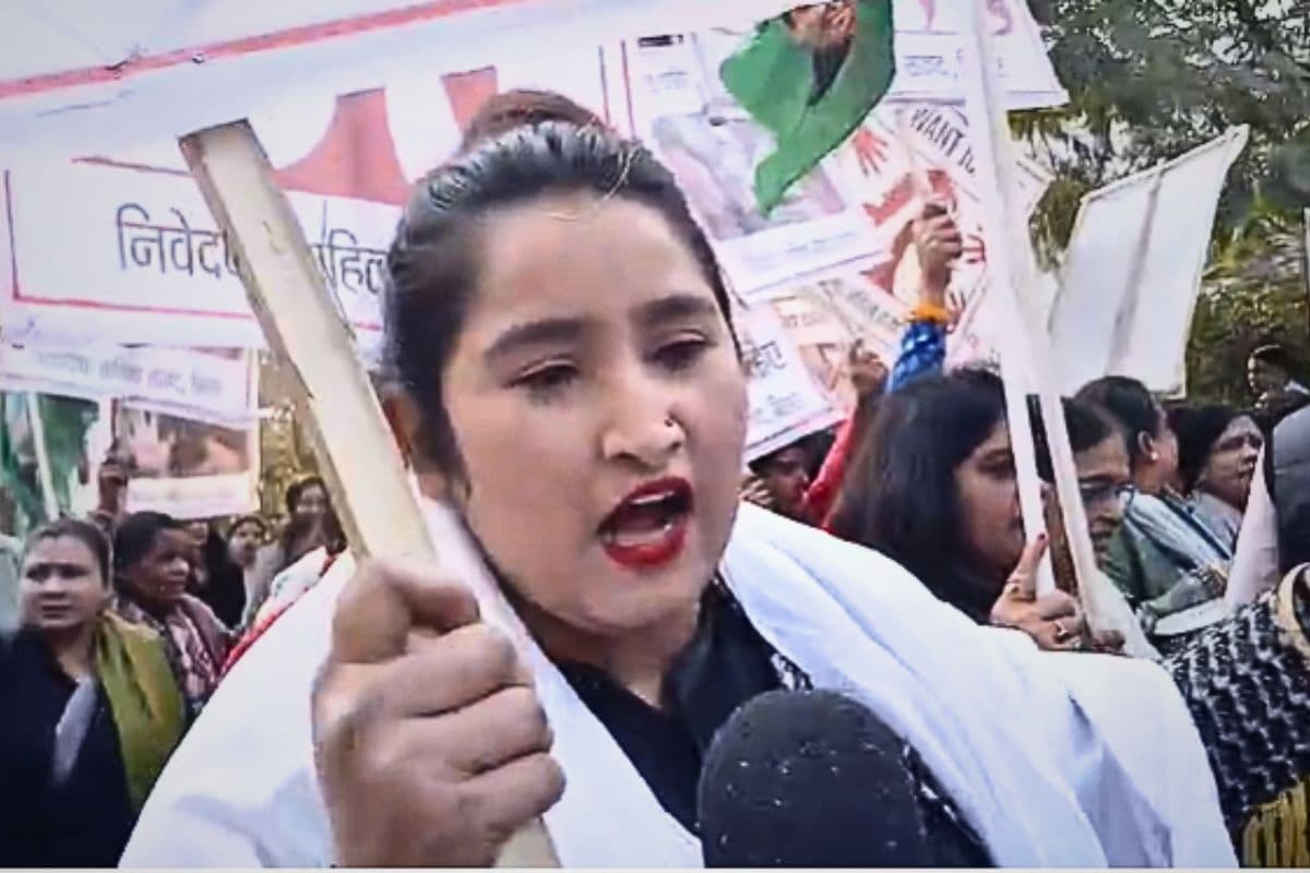 पटना हॉस्टल कांड: NEET छात्रा केस को लेकर पटना-गया और भागलपुर में प्रदर्शन, लड़कियां बोलीं- बेटियां डरेंगी नहीं, अब लड़ेंगी