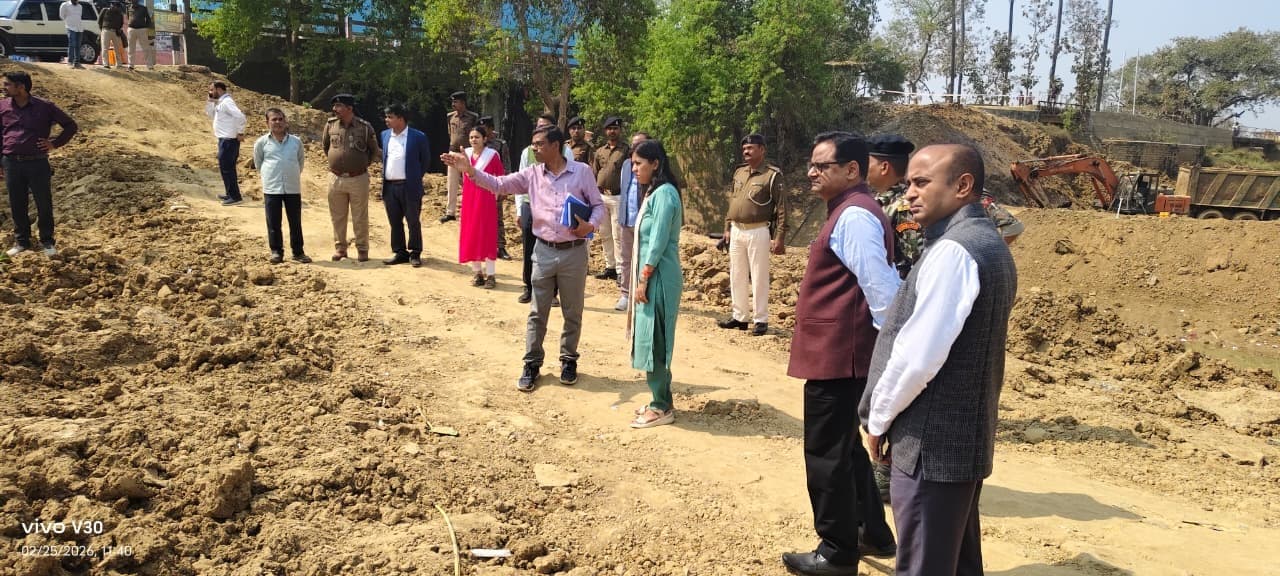 निर्धारित समय में पूरा करें पुल निर्माण, गुणवत्ता से समझौता नहीं: डीएम