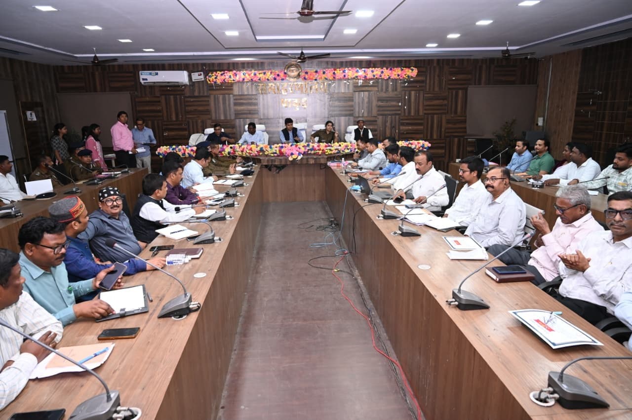 चेकनाका पर नियमित हो वाहनों की जांच, अवैध परिवहन पर लगे रोक : डीसी