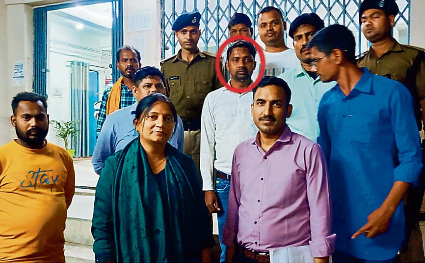 नल जल के अनुरक्षक से 10 हजार घूस लेते पंचायत सचिव रंगेहाथ गिरफ्तार