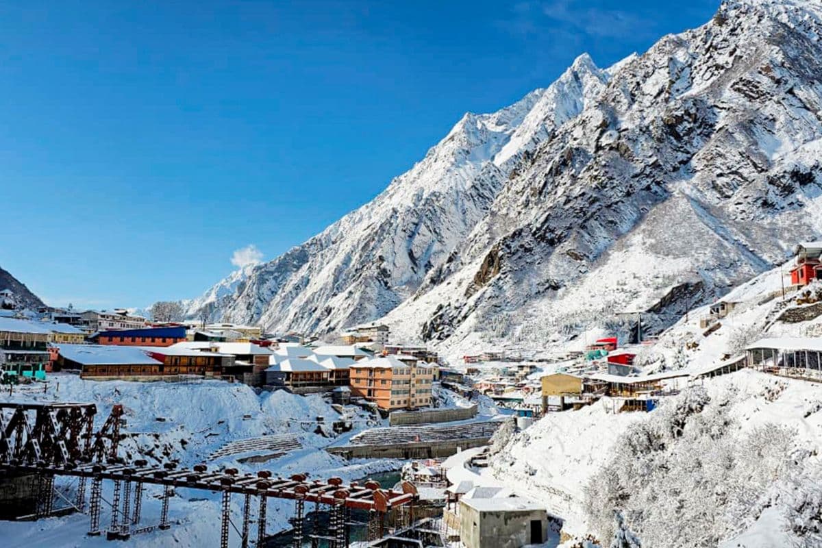 उत्तराखंड में मार्च की सबसे भारी बर्फबारी, केदारनाथ में 4 फीट और बदरीनाथ में 2 फीट बर्फ