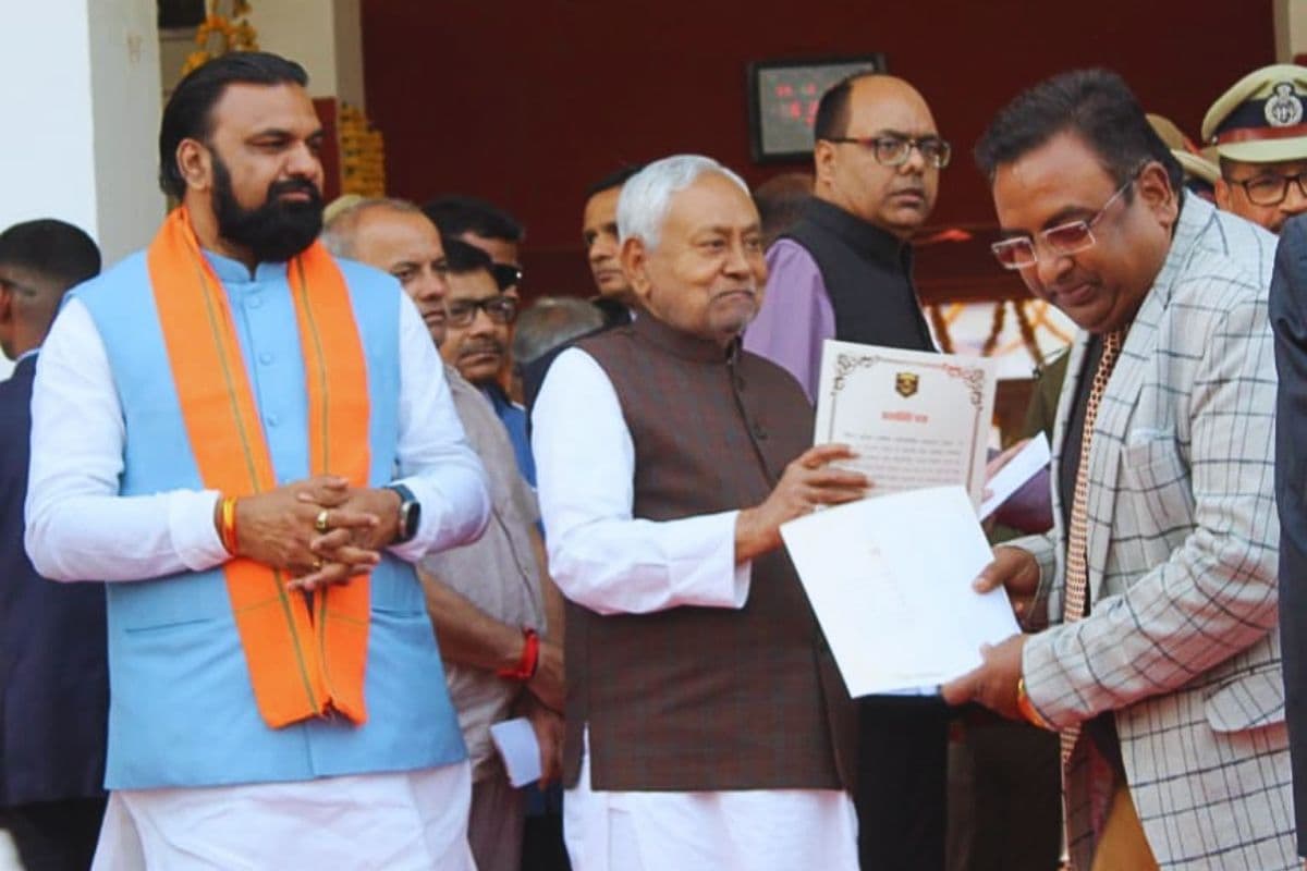 दरभंगा के डॉ. इकबाल हसन को मिला बिहार का शांति दूत सम्मान, सीएम नीतीश ने किया सम्मानित