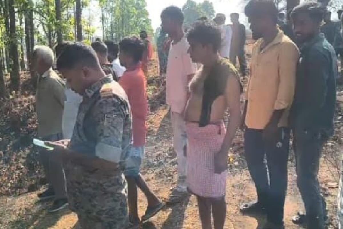 शादी की खुशियां मातम में बदली, गोमिया में नीम के पेड़ से लटका मिला युवक का शव