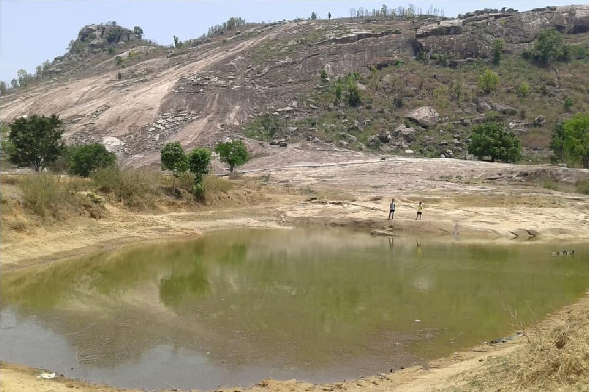 बदहाल जिंदगी जी रहे शहीद बख्तर साय के वंशज, गढ़पहाड़ को टूरिस्ट प्लेस विकसित करने की मांग