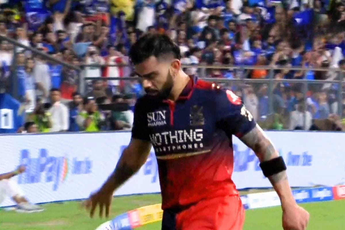 फिफ्टी के बाद भी विराट कोहली को क्यों आया गुस्सा? बाउंड्री पर फेंका हेलमेट और ग्लव्स