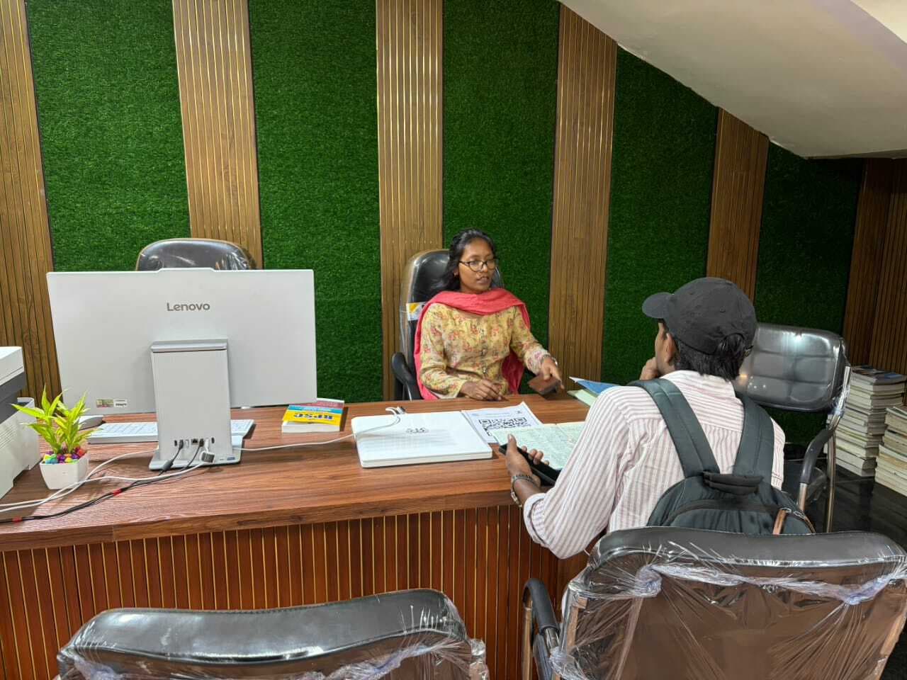 कैंपस...... दिशोम गुरु मेमोरियल लाइब्रेरी में शुरू हुई ''''बुक इश्यू'''' की सुविधा