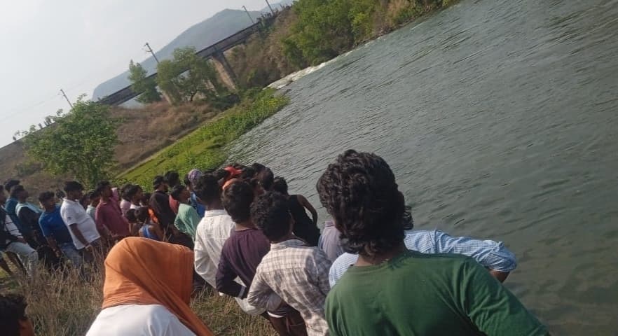 Bokaro News : ललपनिया में रेल ओवरब्रिज के नीचे से युवक का शव बरामद