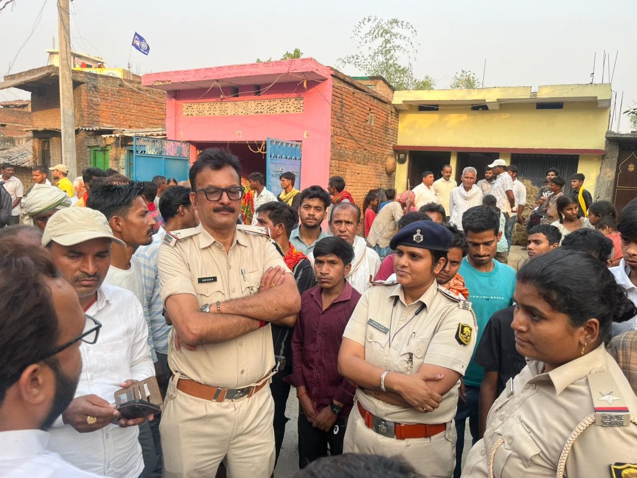 बस की टक्कर से बाइक सवार की मौत, सड़क जाम