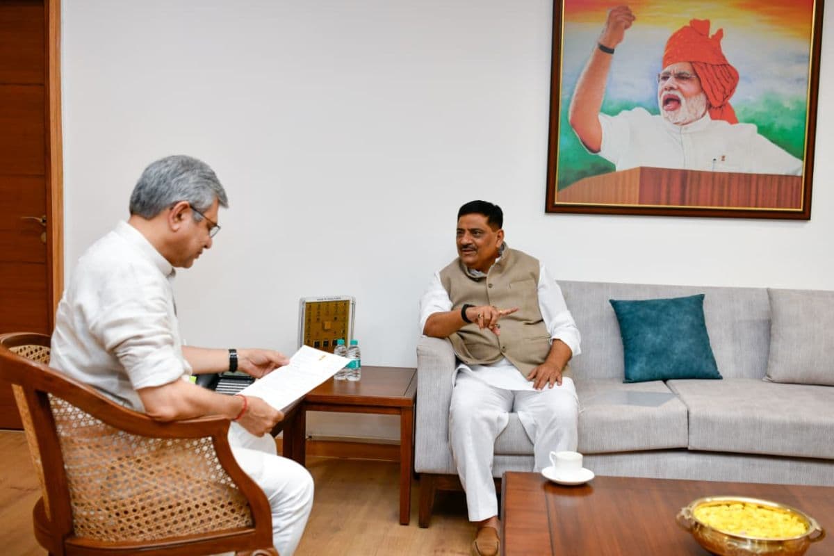 क्या मिथिलांचल को मिलेगी वंदे भारत? संजय झा ने अश्विनी वैष्णव को सौंपा इन ट्रेनों का नया रूट प्लान