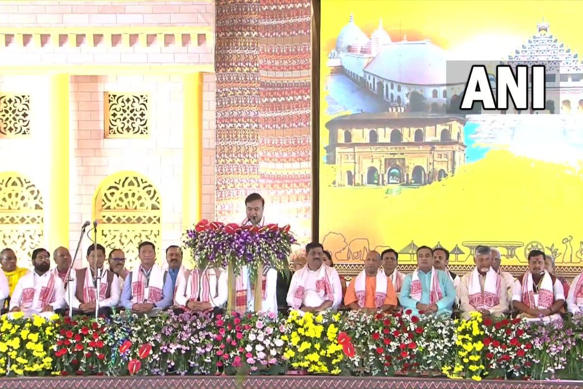 हिमंत बिस्वा सरमा ने दूसरी बार ली असम के मुख्यमंत्री पद की शपथ, पीएम मोदी ने दी बधाई