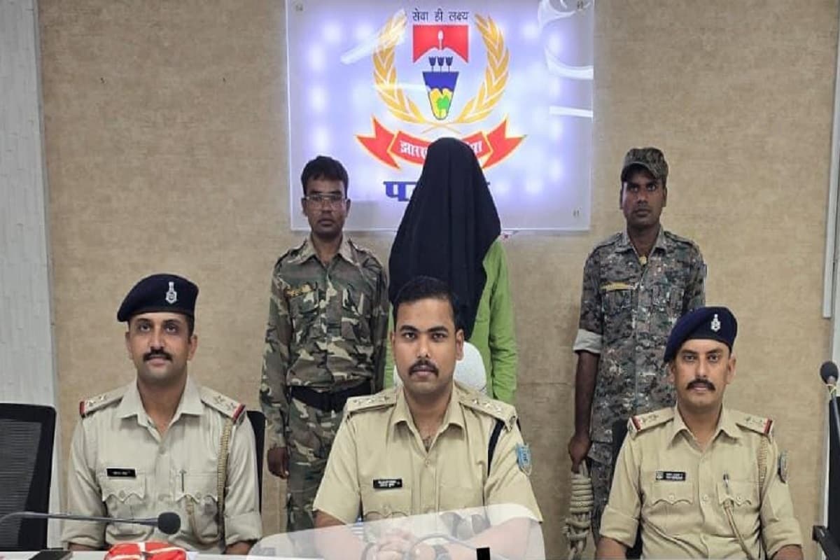 बच्ची के गले से सोने के लॉकेट की छिनतई में तीन गिरफ्तार, चैन स्नैचर दो सगे भाई भी शामिल