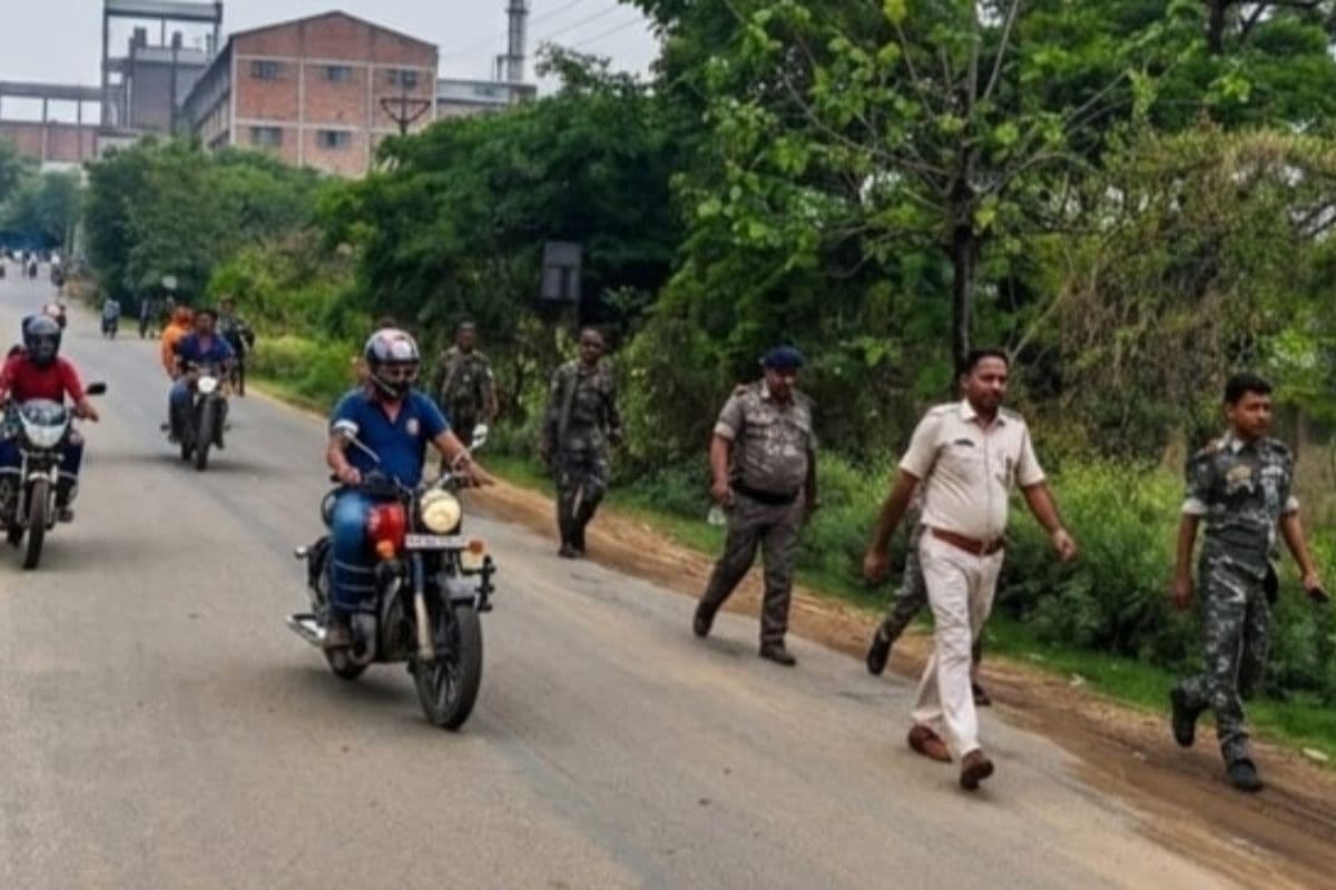 रामगढ़ : पतरातू में पुलिस ने प्रहरी मार्च निकालकर, महिला सुरक्षा और अपराध नियंत्रण का संदेश दिया