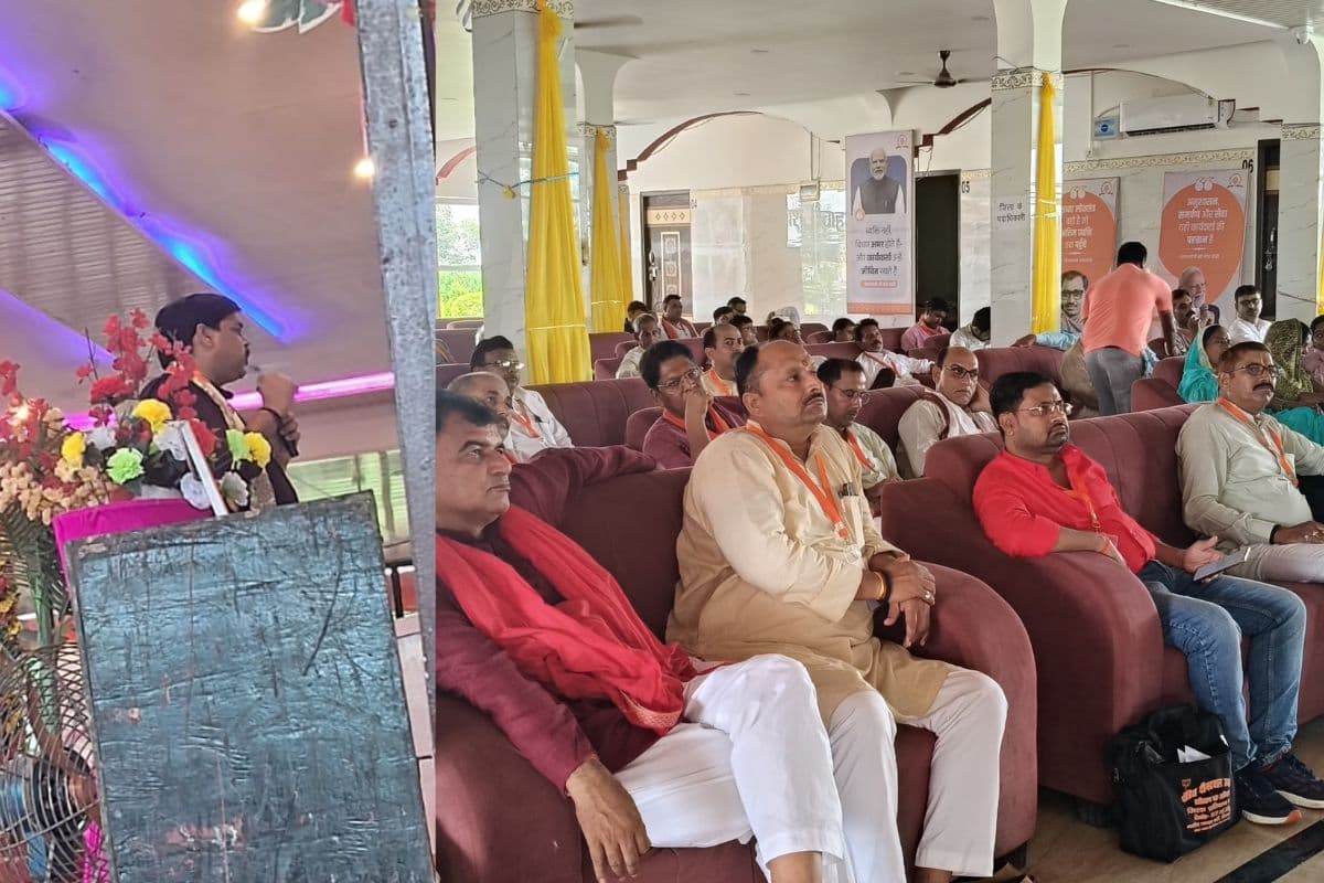 सीवान: भाजपा नेताओं ने कार्यकर्ताओं को संगठनात्मक आचरण का दिया प्रशिक्षण