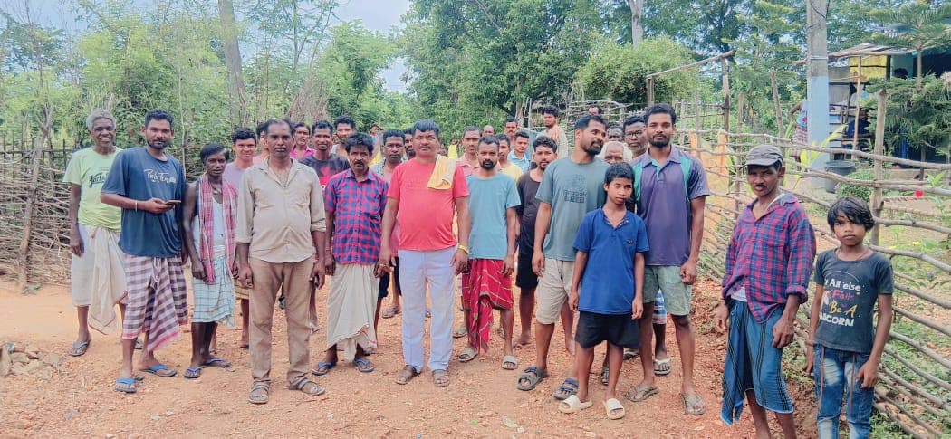 Jamshedpur News : ग्रामसभा ने सड़क निर्माण कार्य को पुन: कराया शुरू