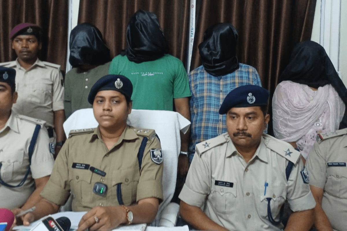 भागलपुर-एलटीटी एक्सप्रेस में शराब तस्करों का उत्पाद टीम से झड़प, जीआरपी ने चार को दबोचा