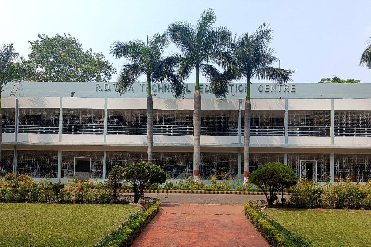 जमशेदपुर: आरडी टाटा तकनीकी शिक्षा केंद्र के 36 प्रशिक्षुओं का डॉ रेड्डीज लैबोरेटरीज में चयन