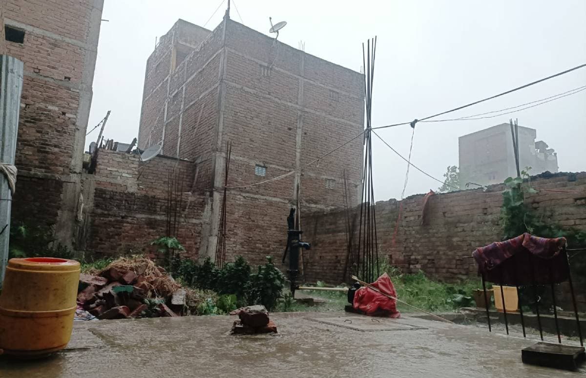 बेगूसराय में मौसम का कहर, तेज आंधी-बारिश और वज्रपात से दहशत, ठनके की गर्जना से सहमे लोग