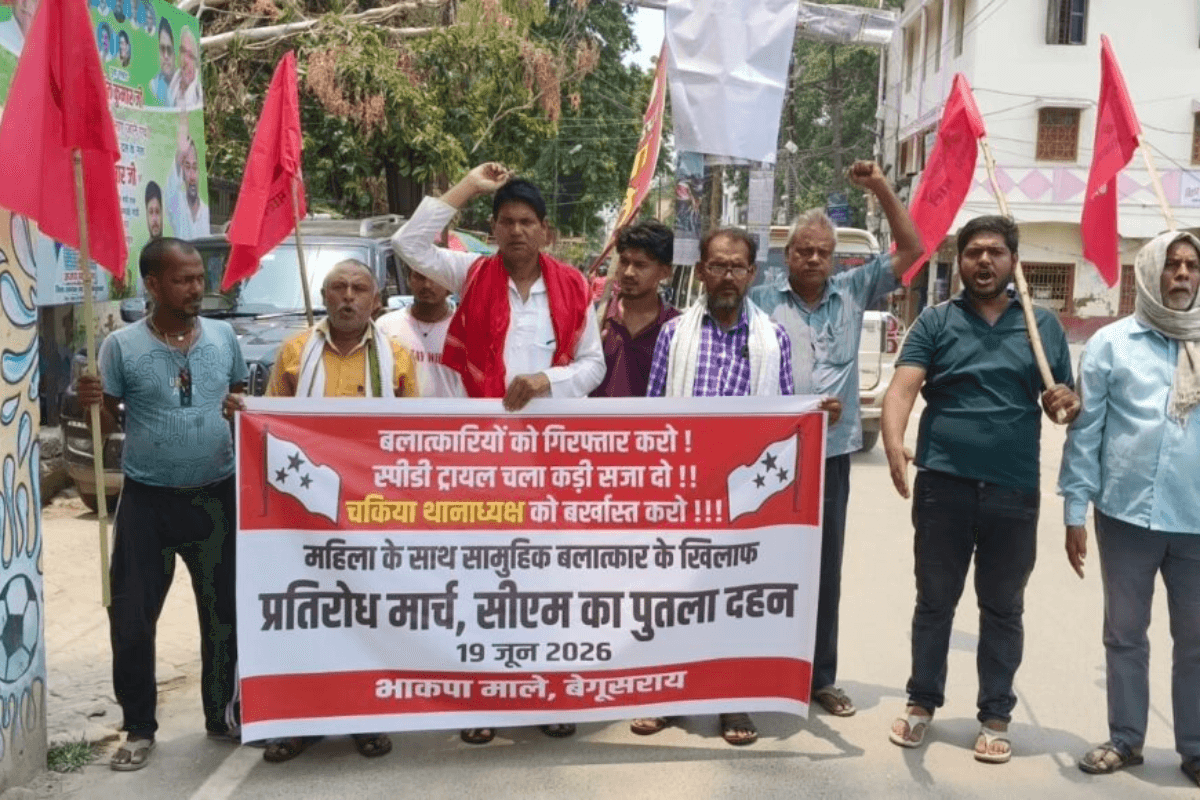 बेगूसराय दुष्कर्म मामला: पीड़िता को न्याय दिलाने के लिए सड़कों पर उतरे भाकपा माले कार्यकर्ता, मुख्यमंत्री का पुतला फूंका