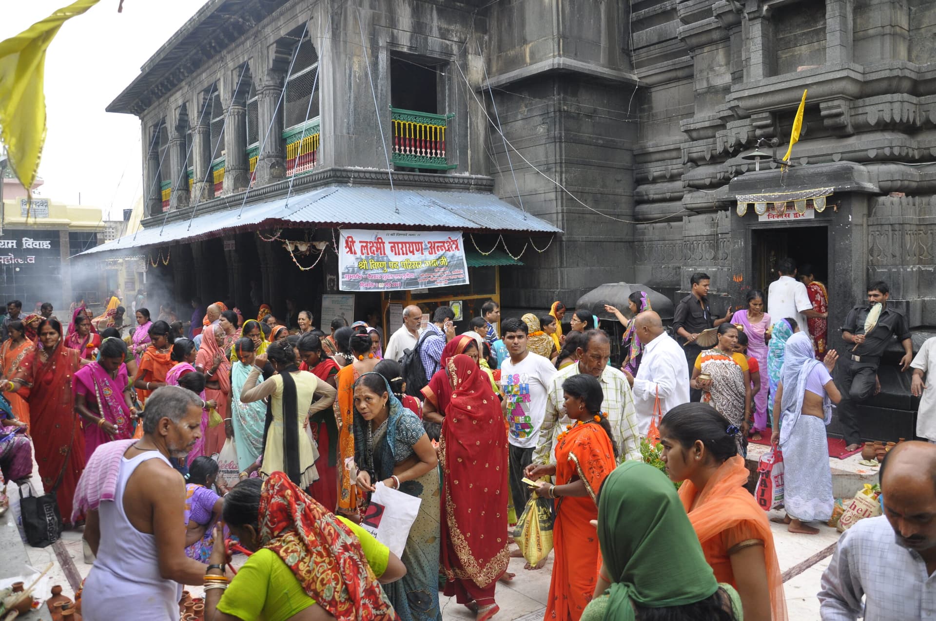 आज का दर्शन : शनिवार को विष्णुपद और मंगला गौरी में उमड़ेगी भीड़, घर से निकलने से पहले जानें आरती का सटीक समय