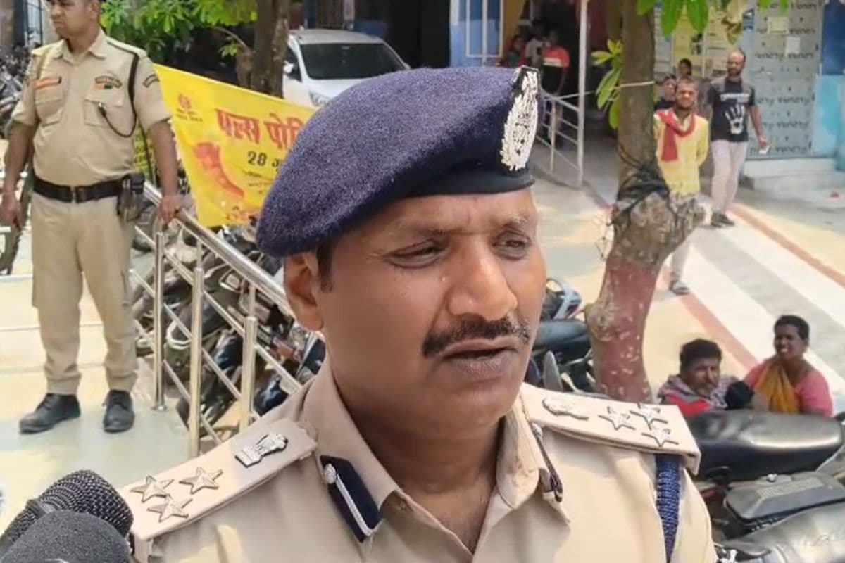 बेगूसराय दुष्कर्म मामला: थानाध्यक्ष निलंबित, पीड़िता से मिले DIG, बोले-'आरोपियों की हुई पहचान'