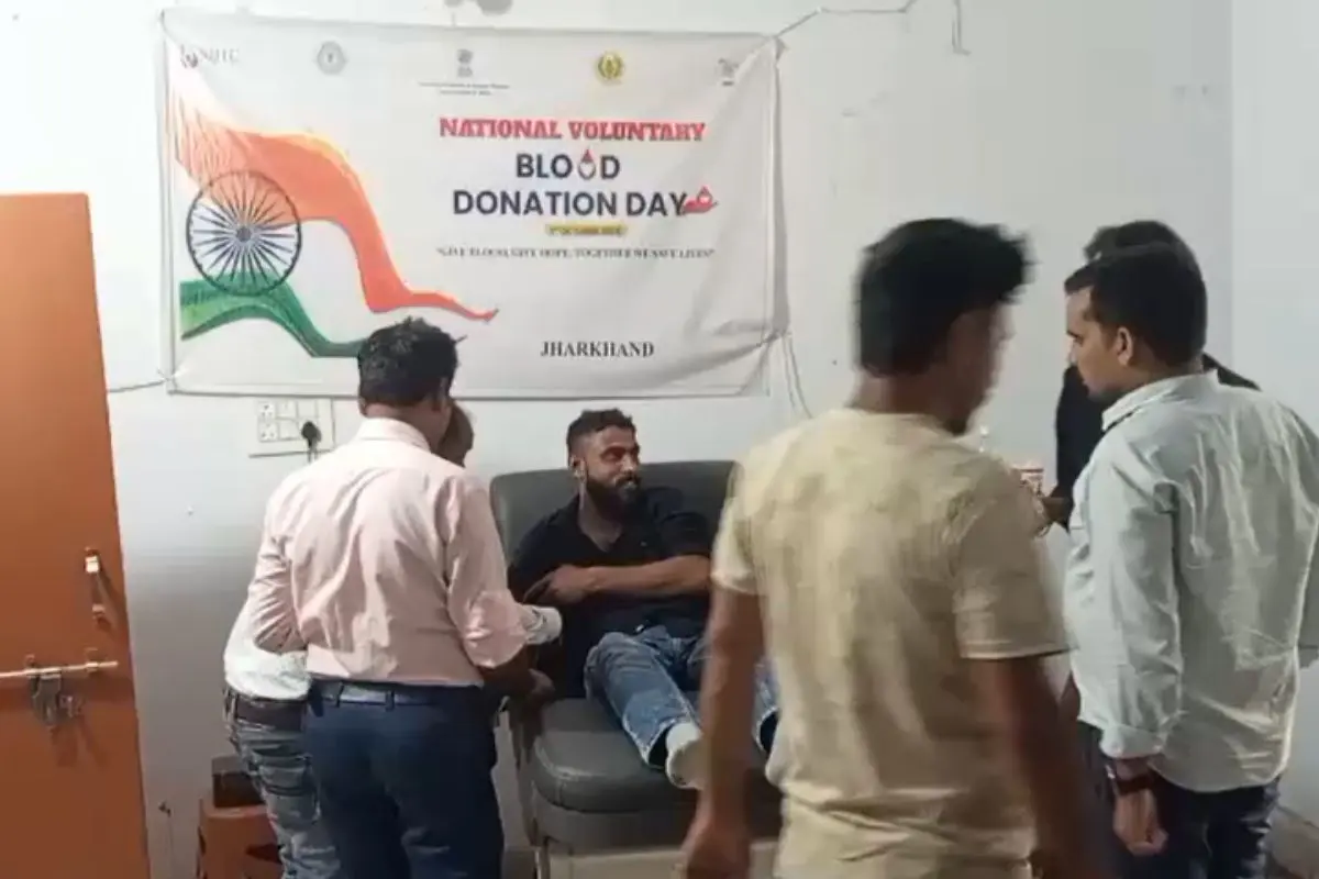 गढ़वा सदर अस्पताल का ब्लड बैंक बदहाल: गर्मी में बिना एसी-पंखे के रक्तदान करने को मजबूर लोग