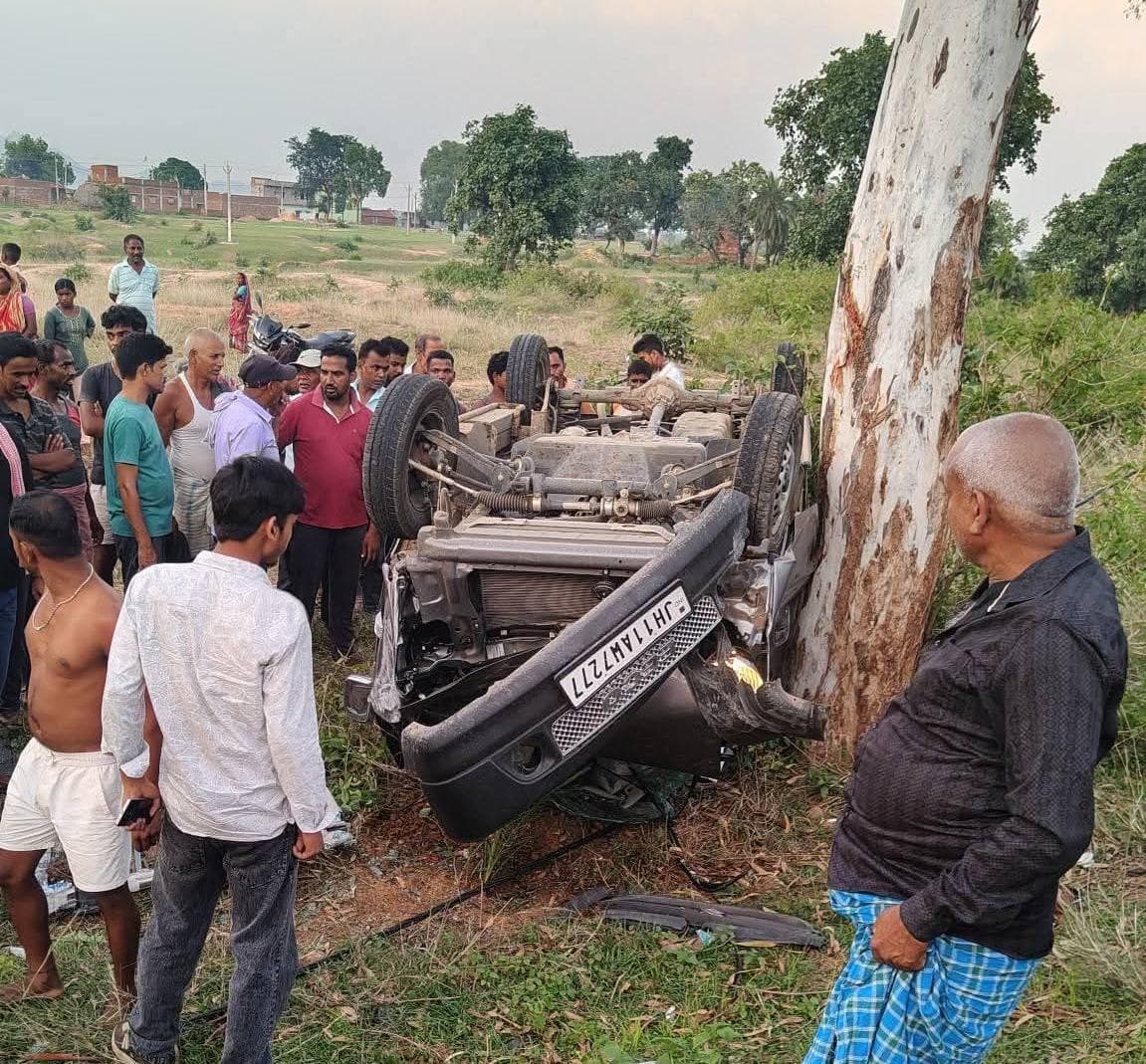 गिरिडीह से तारापीठ जा रही कार अनियंत्रित होकर पलटी, छह घायल