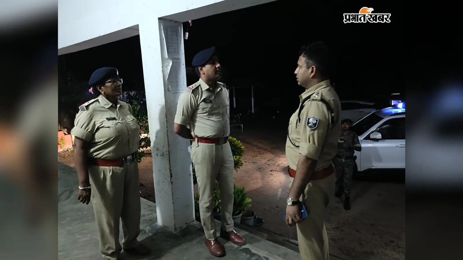 रौतारा थाना का निरीक्षण करते पुलिस अधीक्षक. रौतारा थाना का निरीक्षण करते पुलिस अधीक्षक.