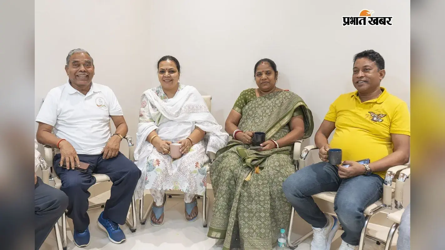 रांची में मंत्री दीपिका पांडेय सिंह से मुलाकात करते सिमडेगा विधायक भूषण बाड़ा और अन्य. फोटो: प्रभात खबर रांची में मंत्री दीपिका पांडेय सिंह से मुलाकात करते सिमडेगा विधायक भूषण बाड़ा और अन्य. फोटो: प्रभात खबर