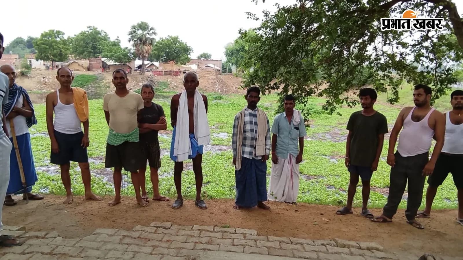 दुल्फा गांव में तालाब सौंदर्यीकरण में भारी गड़बड़ी, ग्रामीणों ने काम रुकवाकर जताया विरोध दुल्फा गांव में तालाब सौंदर्यीकरण में भारी गड़बड़ी, ग्रामीणों ने काम रुकवाकर जताया विरोध