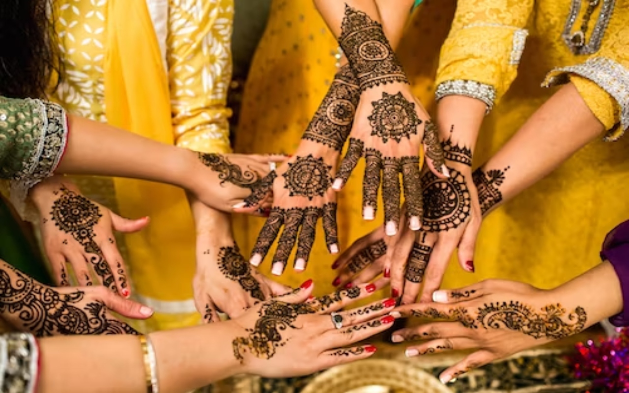 Latest 15 Simple Arabic Mehndi Designs This Wedding Season! - Hiscraves