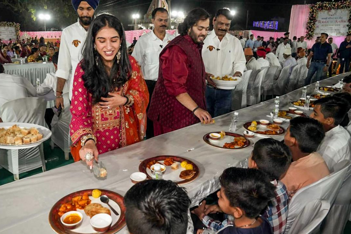 Anant Ambani Radhika Merchant Wedding अन्न सेवा के साथ शुरू हुई अनंत