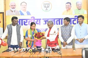 Geeta Koda joins BJP