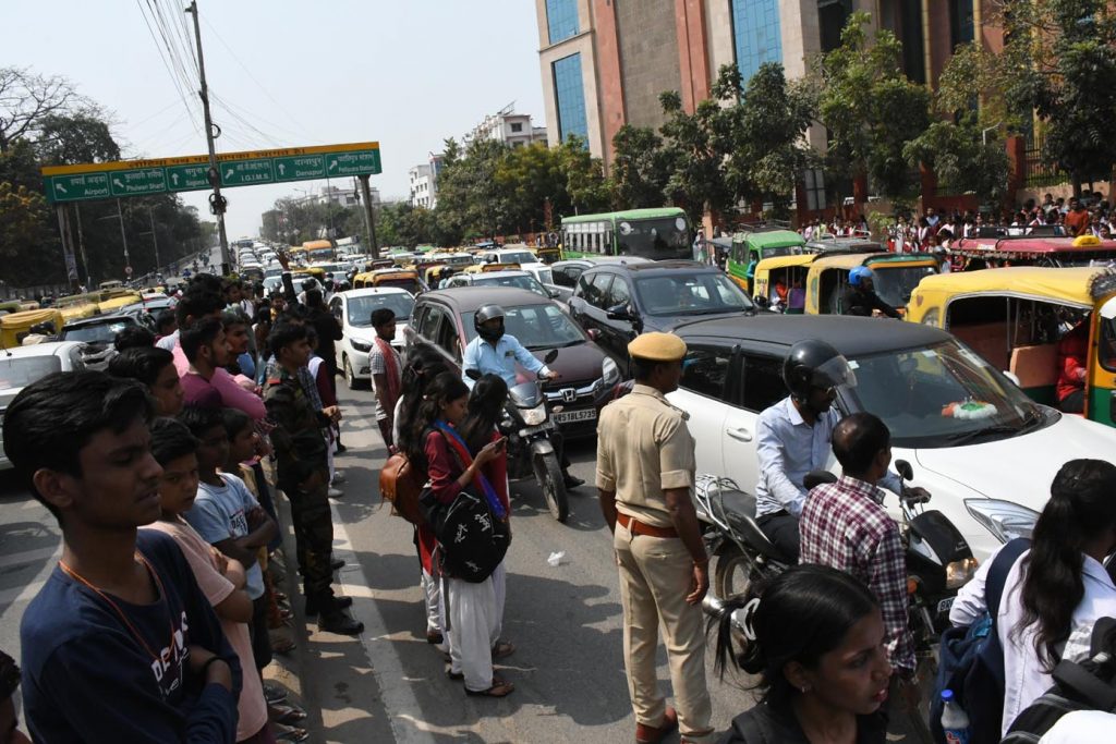 Students of JD Womens College stoping traffic to protest against college administration 6