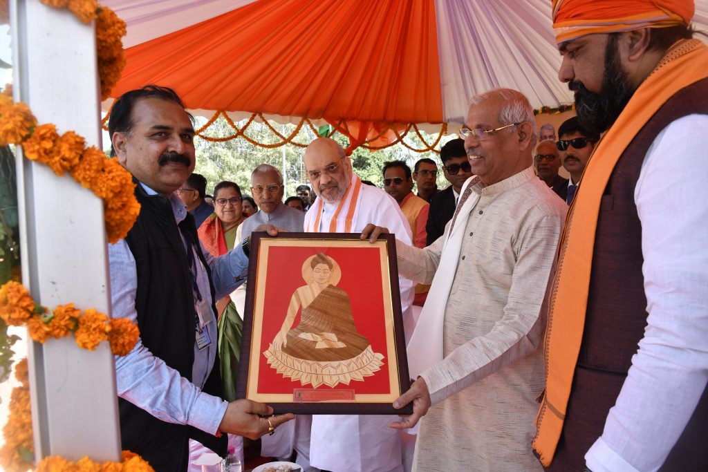 Union Home Minister Amit Shah along with Governor and Depuy CM unveiled the statue of Kailashpati Mishra 8 1